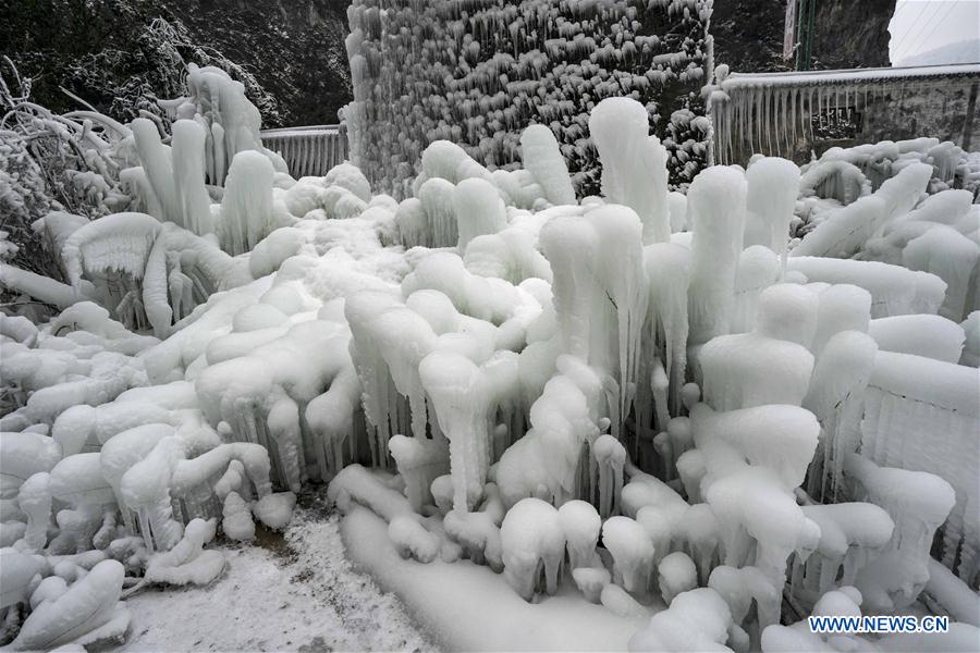 CHINA-HUBEI-NATIONAL HIGHWAY-ICICLES (CN)