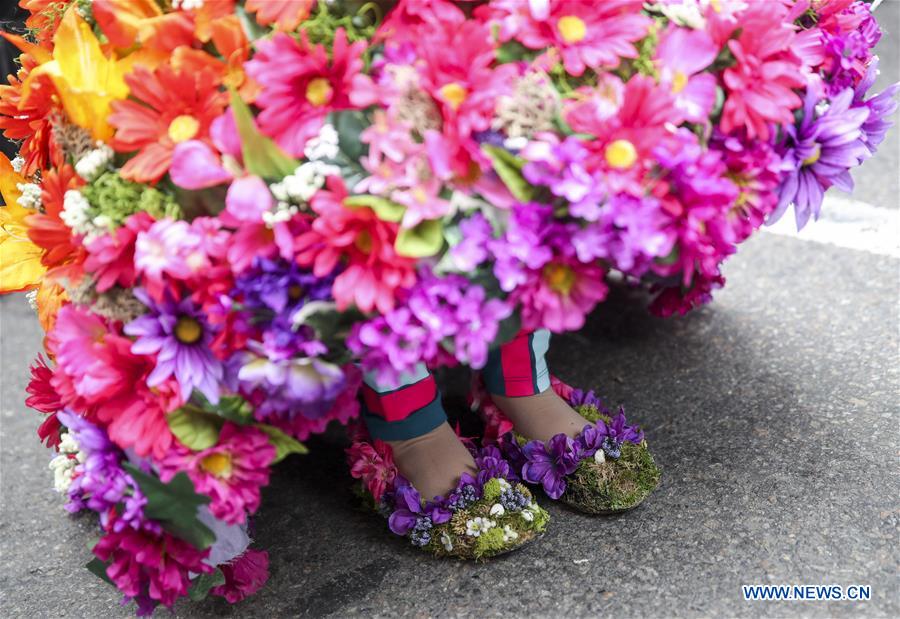 U.S.-NEW YORK-EASTER-BONNET-PARADE