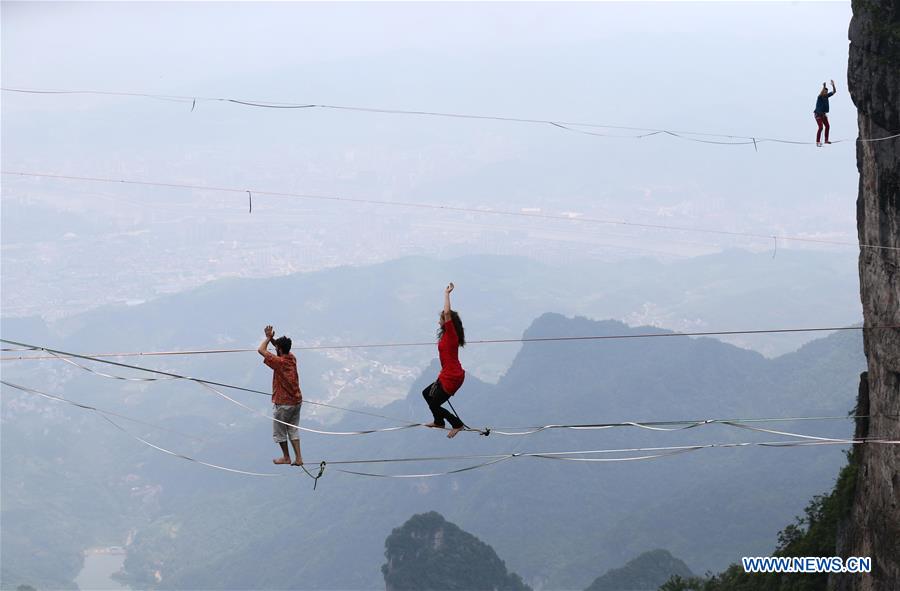 #CHINA-HUNAN-ZHANGJIAJIE-SKY CONCERT (CN)