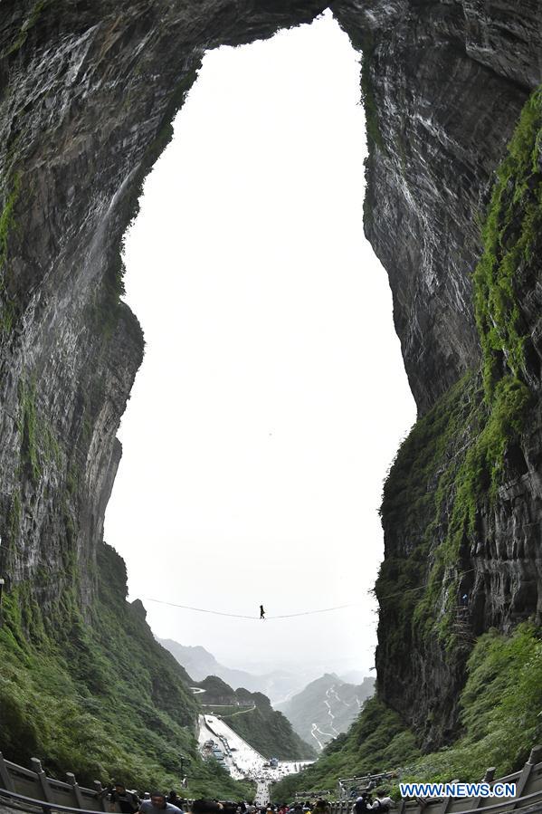 #CHINA-HUNAN-SLACKLINE-HIGH HEELS-CONTEST (CN)