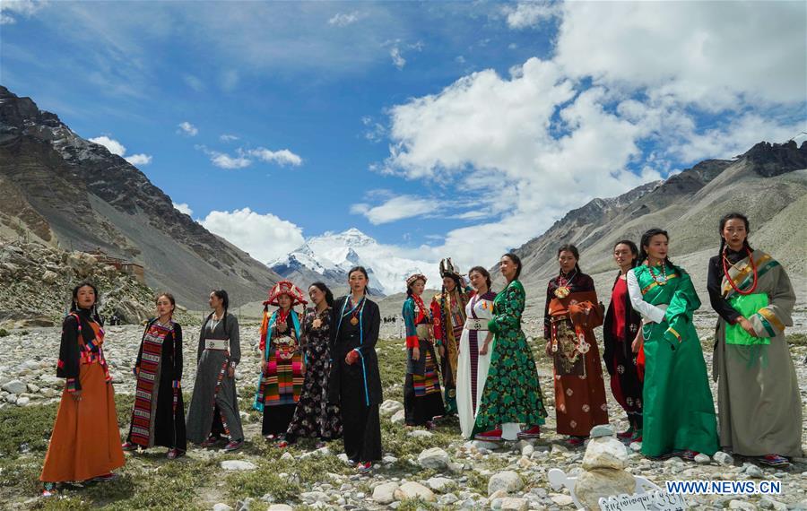 CHINA-TIBET-QOMOLANGMA-COSTUME SHOW (CN)