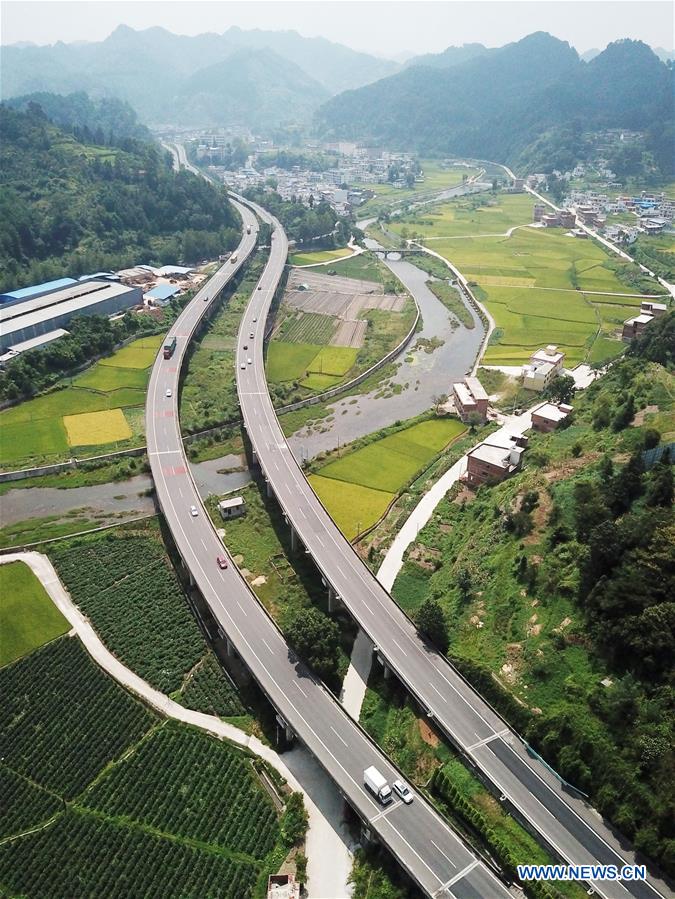 CHINA-GUIZHOU-EXPRESSWAY-SCENERY (CN)