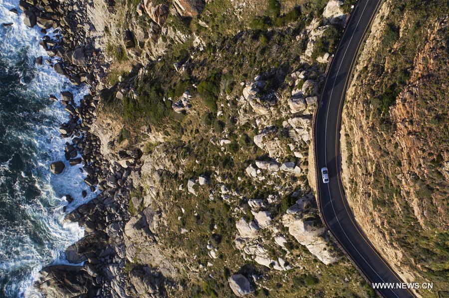 SOUTH AFRICA-CAPE TOWN-CHAPMAN'S PEAK DRIVE-VIEW