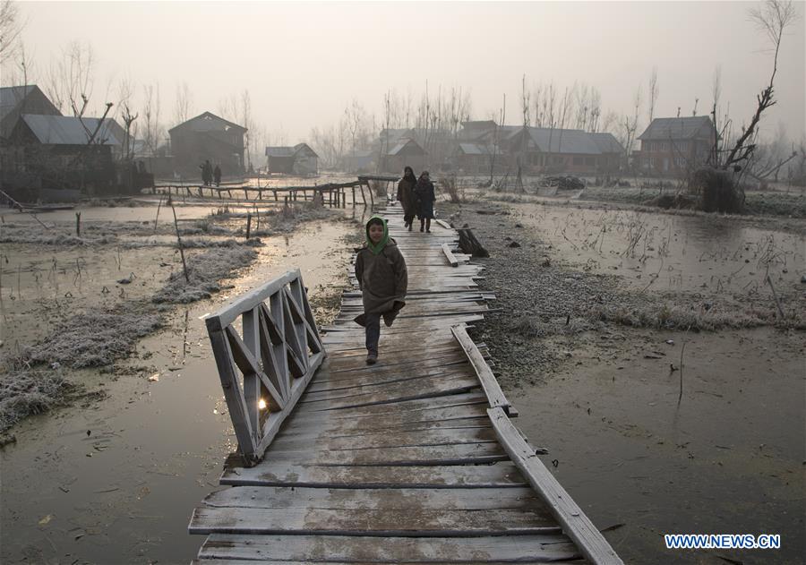 KASHMIR-SRINAGAR-COLD WEATHER