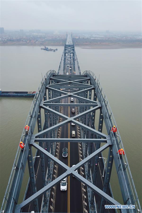 #CHINA-JIUJIANG-SPRING FESTIVAL-TRAVEL RUSH-BRIDGE MAINTENANCE (CN)