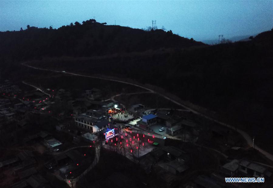 CHINA-GANSU-LONGNAN-LANTERN FESTIVAL-FOLK OPERA (CN)