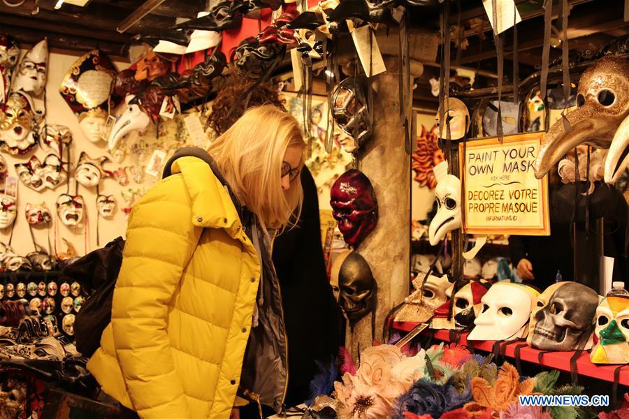 ITALY-VENICE-CARNIVAL-MASKS