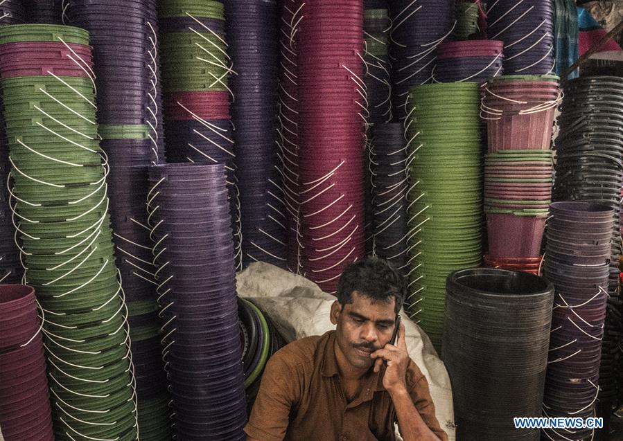 INDIA-KOLKATA--PLASTIC MARKET