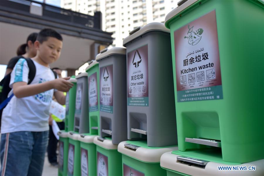 CHINA-XINJIANG-URUMQI-GARBAGE SORTING (CN)