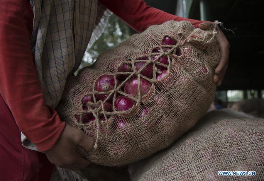 INDIA-NEW DELHI-ONION PRICES-INCREASE