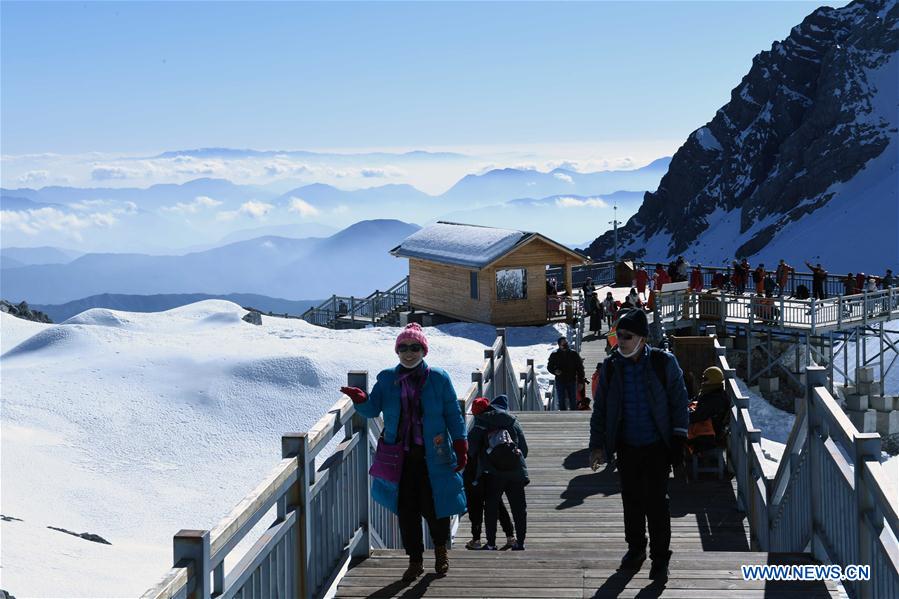 CHINA-YUNNAN-LIJIANG-YULONG SNOW MOUNTAIN-WINTER SCENERY (CN)