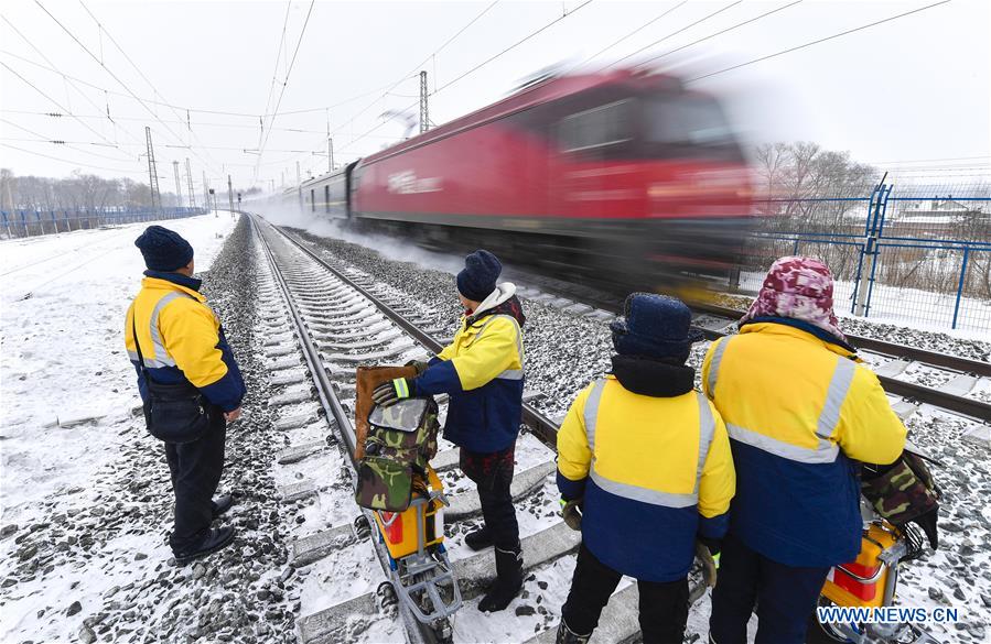 CHINA-CHANGCHUN-SPRING FESTIVAL TRAVEL RUSH-RAILWAY-WORKER (CN) 