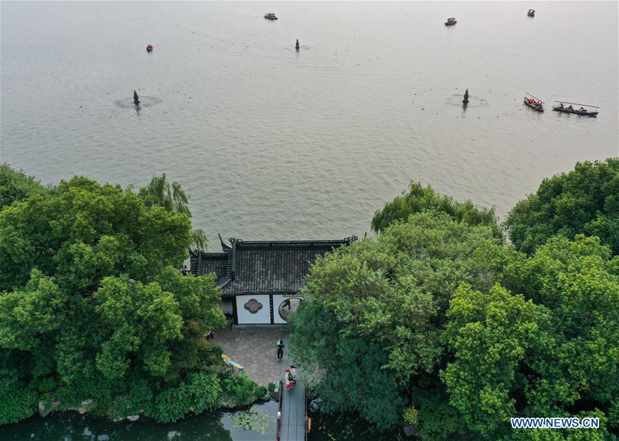 CHINA-ZHEJIANG-HANGZHOU-WEST LAKE-AUTUMN SCENERY (CN) 