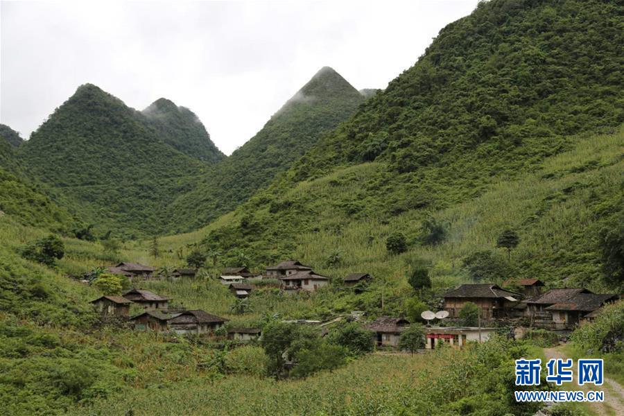 （决战决胜脱贫攻坚·图文互动）（2）边境线上起新居——桂西极贫县山村走访见闻